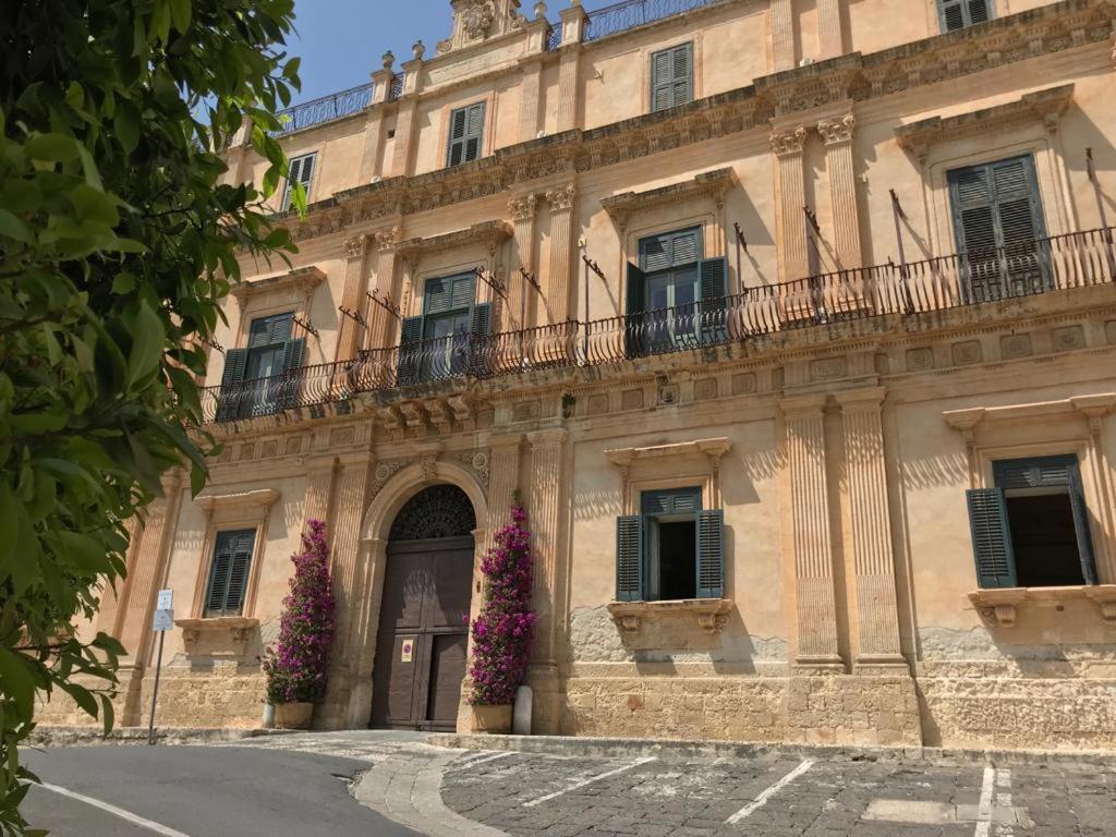 Landolina Palace Hotel Noto Exterior foto